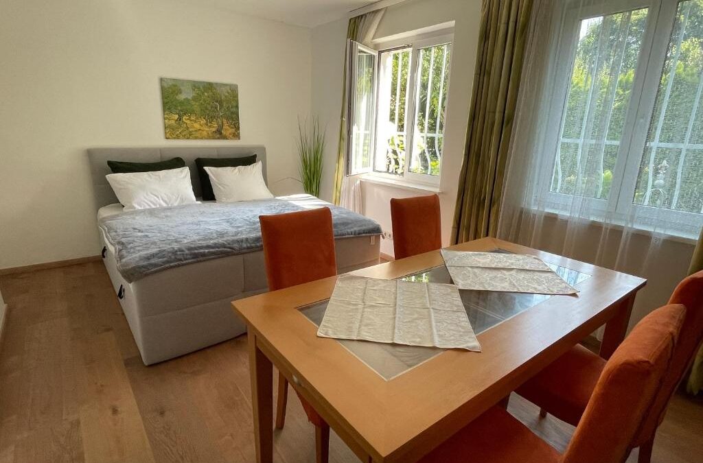 Schlafzimmer der Gartenwohnung